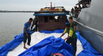 Muat 25 Ton Beras Ketan Ilegal, KM Akarasa Ditangkap di Perairan Aceh