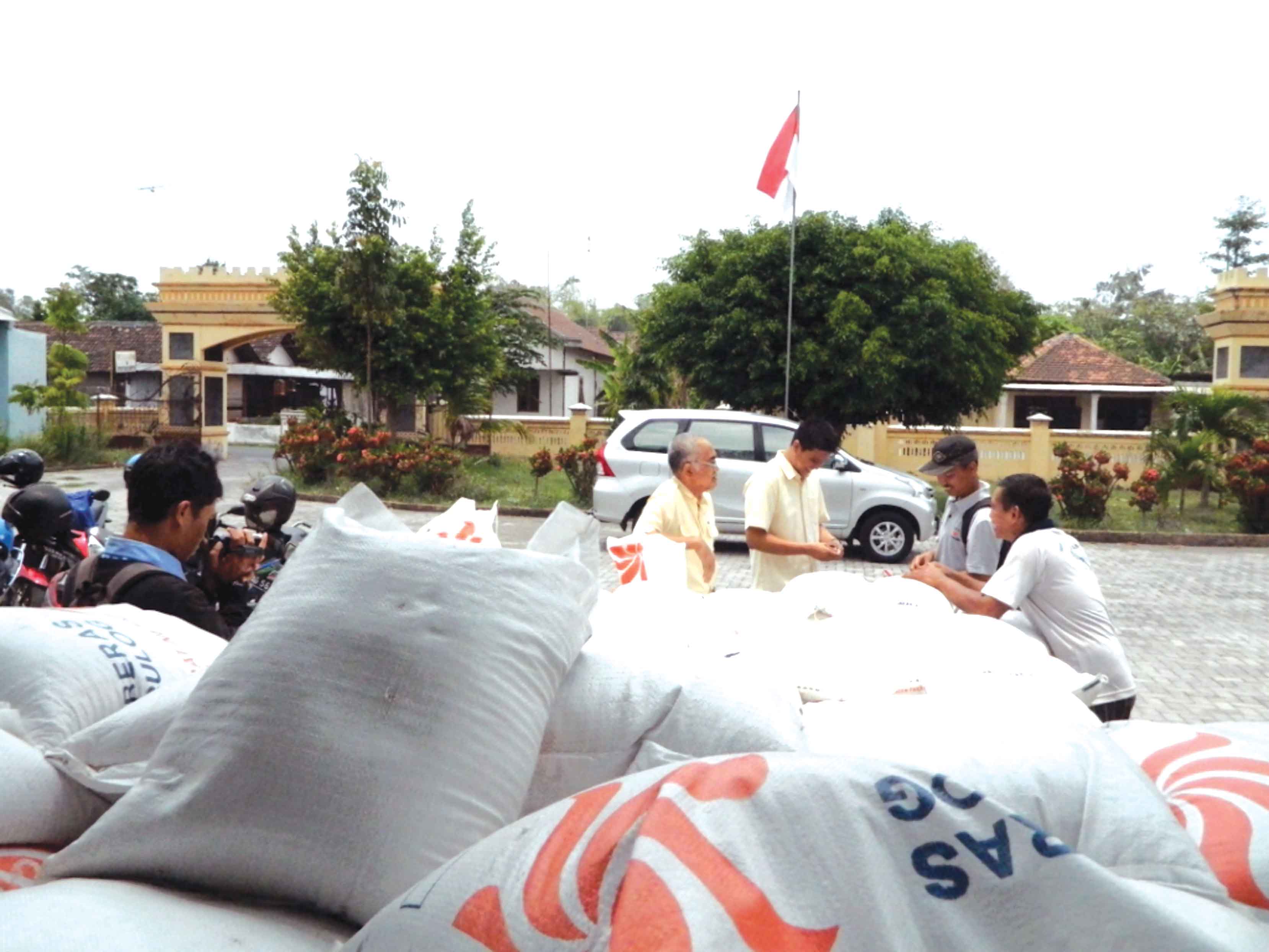 Subdivre Kediri Siapkan Beras Hadapi Letusan Gunung Kelud