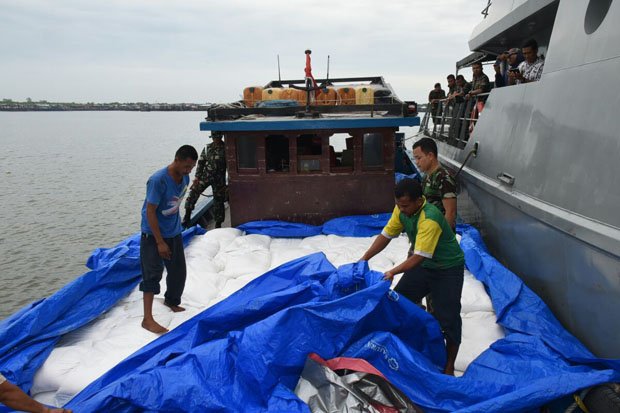 Muat 25 Ton Beras Ketan Ilegal, KM Akarasa Ditangkap di Perairan Aceh