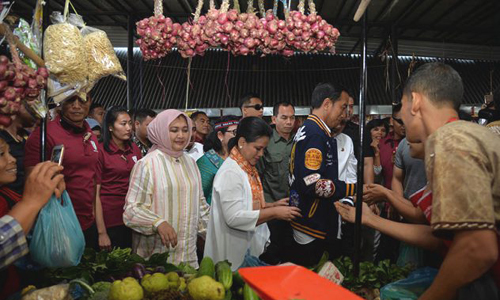 Gubernur SUMUT Dampingi Presiden Jokowi Tinjau Pasar Balige